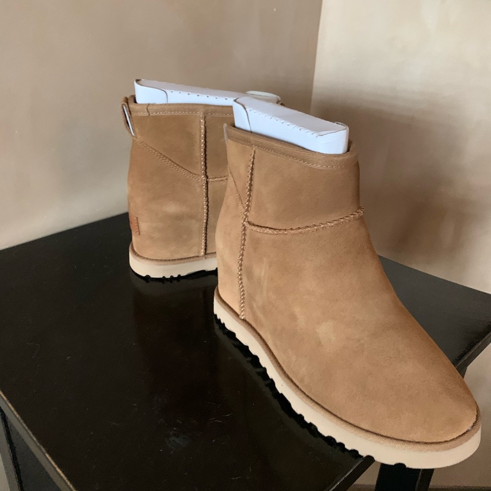 BRAND NEW WOMENS UGGS